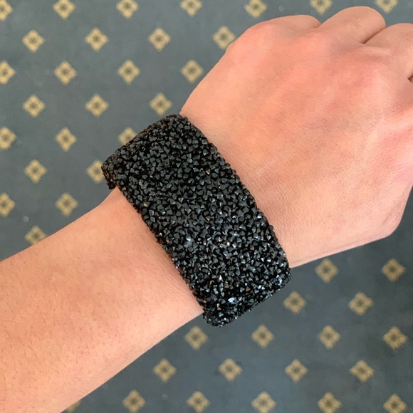 Black color Rhinestone Cluster Magnetic Bracelet - Picture 5 of 8